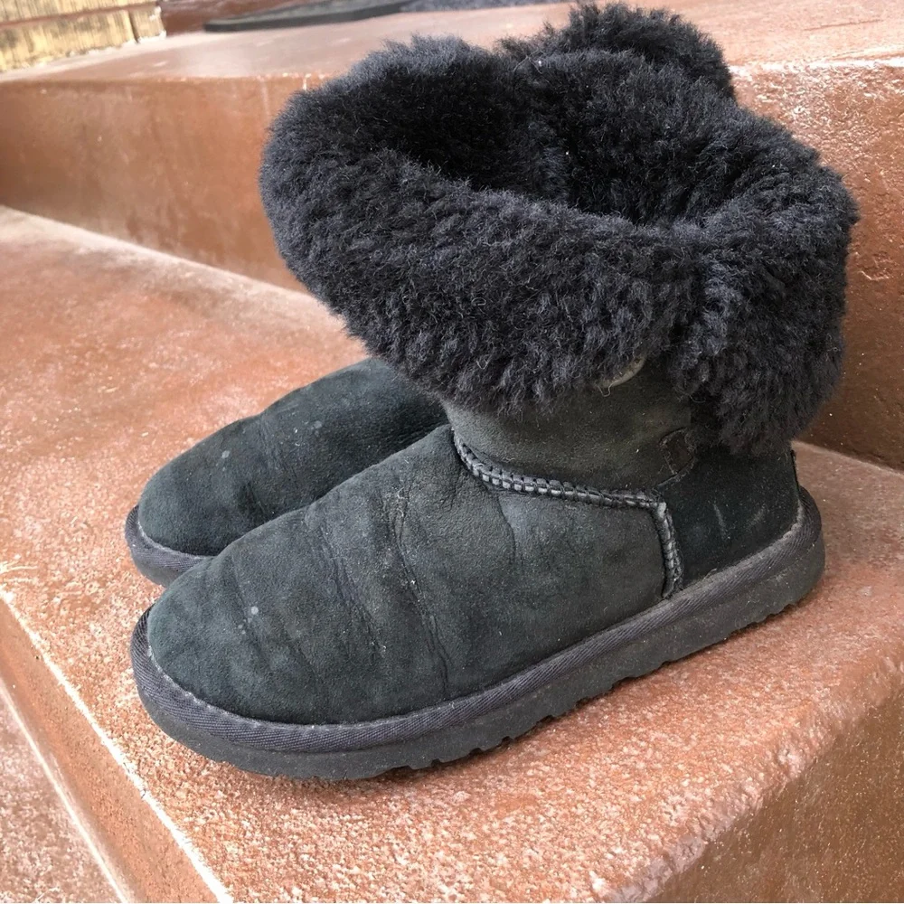 Ugg Womens Bailey Button II Boots Size 6 Black‎ Sheepskin Style 5803